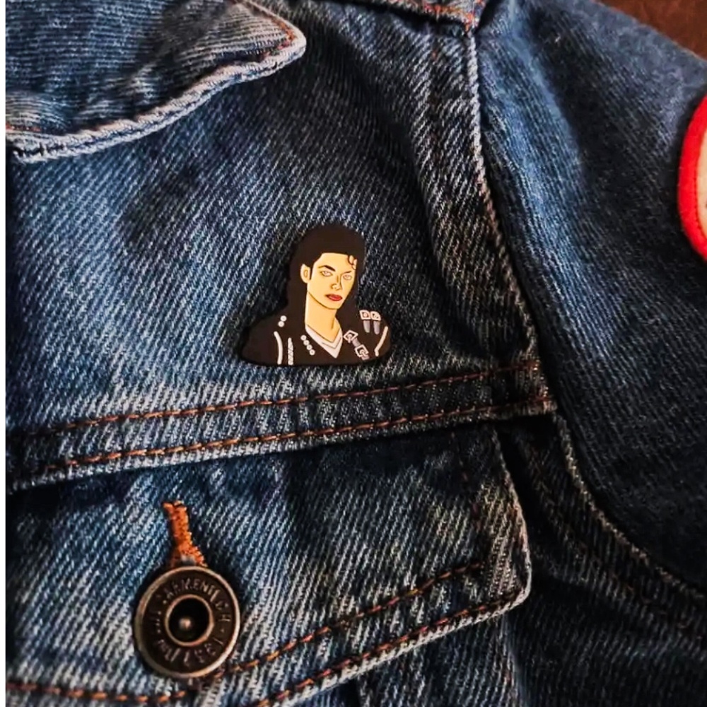 MICHAEL JACKSON ‘BAD’ALBUM COVER ENAMEL PIN LAPEL PIN BROOCH NWT - Picture 11 of 12